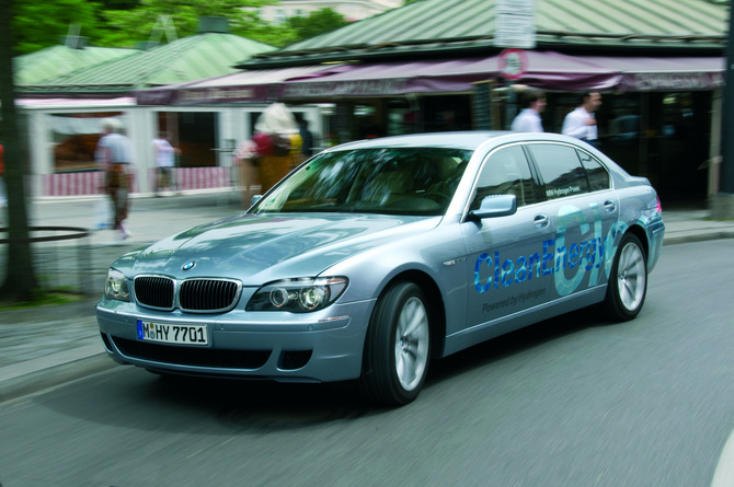BMW Possibly Signing Deal with GM at NAIAS for Fuel Cell Tech BMW Possibly Signing Deal with GM at NAIAS for Fuel Cell Tech