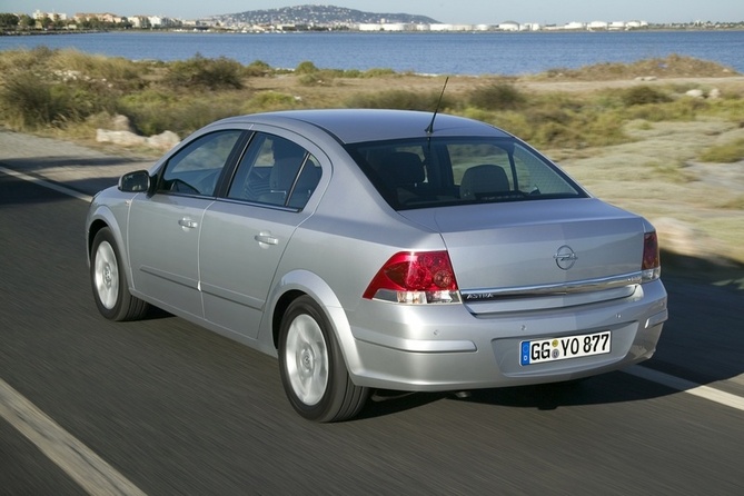 Opel Astra Sedan 1.6 Automatic Opel Astra Sedan 1.6 Automatic