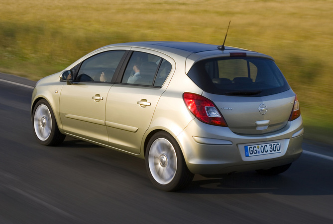 Opel Corsa 1.4 Cosmo Automatic Opel Corsa 1.4 Cosmo Automatic
