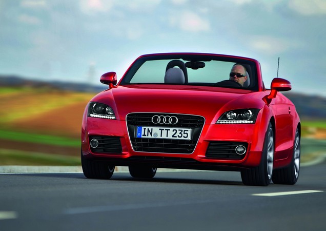 Audi TT Roadster 2.0 TFSI 211 quattro S line AT Audi TT Roadster 2.0 TFSI 211 quattro S line AT