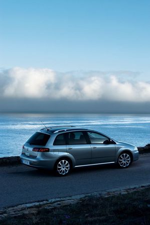 Fiat Croma 2.2 MPI 16v Automatic Fiat Croma 2.2 MPI 16v Automatic