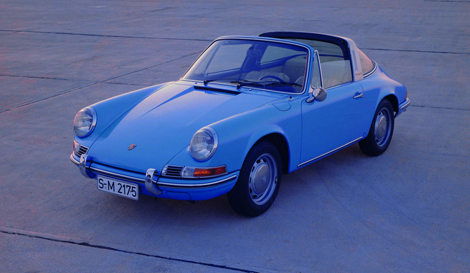 A nova versão é inspirada nas versões targa clássicas A nova versão é inspirada nas versões targa clássicas
