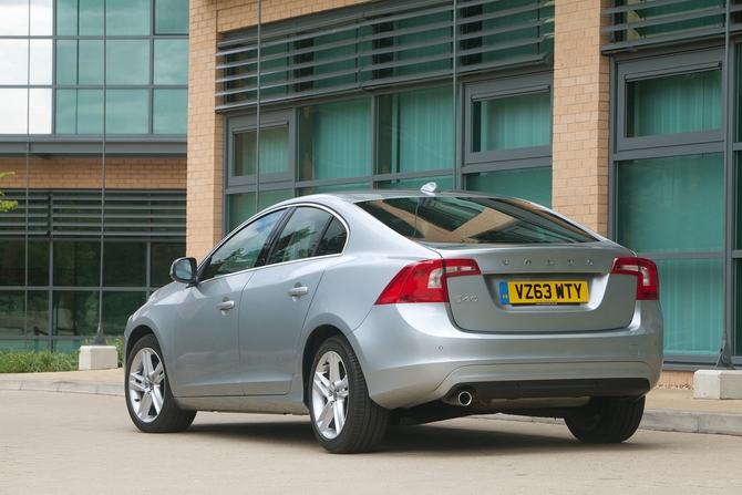 Volvo S60 1.6 T4 Kinetic Powershift Volvo S60 1.6 T4 Kinetic Powershift