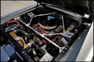 O motor original V8 foi substituído por um V8 mais potente de 400cv